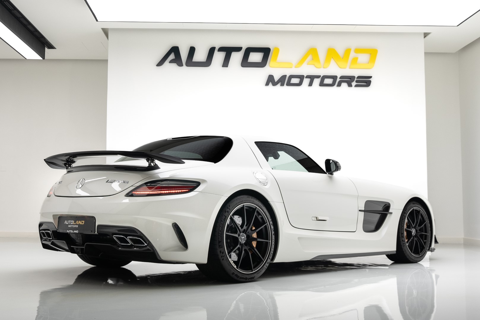 2013 MERCEDES BENZ SLS AMG BLACK SERIES GCC. UAE CAR. VERY LOW MILEAGE. EXCELLENT CONDITIONS